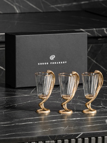 Набор 3 лафитника "Змея", в черной подарочной упаковке.