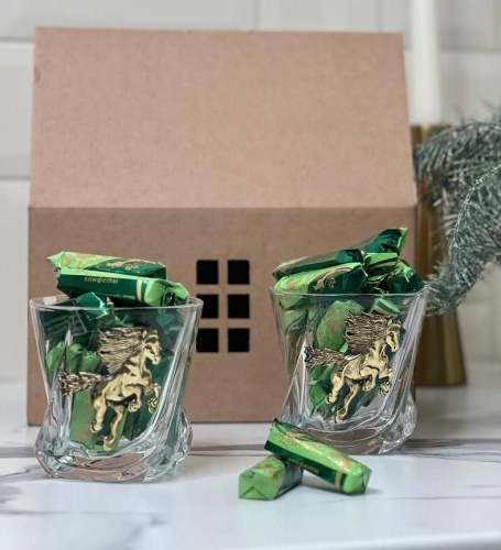 Набор из 2-х бокалов для виски с накладкой Огненный конь в подарочном Домике с конфетами