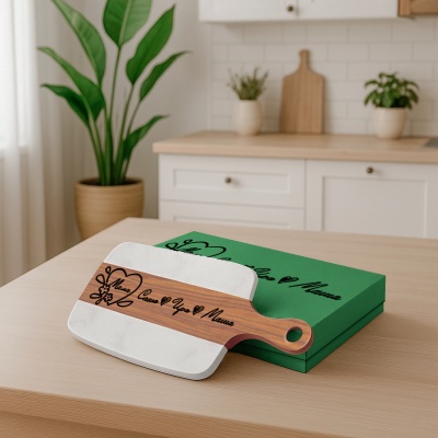 Разделочная доска подарочная "Мама Саша Ира Маша" в подарочной коробке