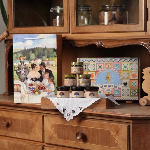 Подарочный набор чая 3 вида ассорти, варенье, джем, грецкий орех