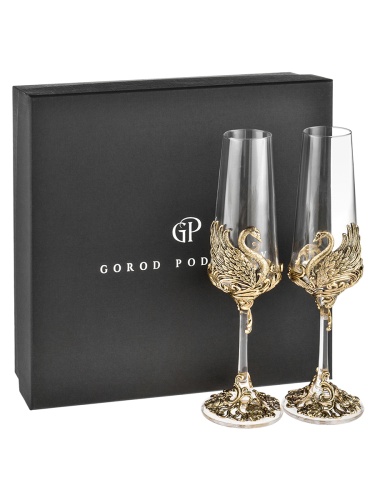 Набор 2 бокала для шампанского "Лебеди", в черной подарочной упаковке.