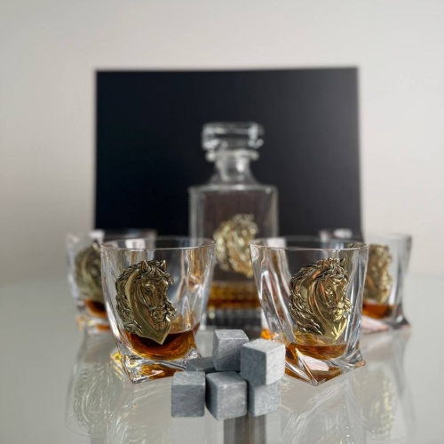 Набор подарочный из 4-х бокалов для виски и штофа Лошадь в подарочной коробке