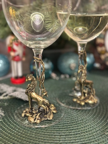 Набор бокалов для вина со статуэткой Лошадь в коробке с шелком