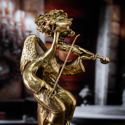 Статуэтка "Ангел со скрипкой", в черной подарочной упаковке.