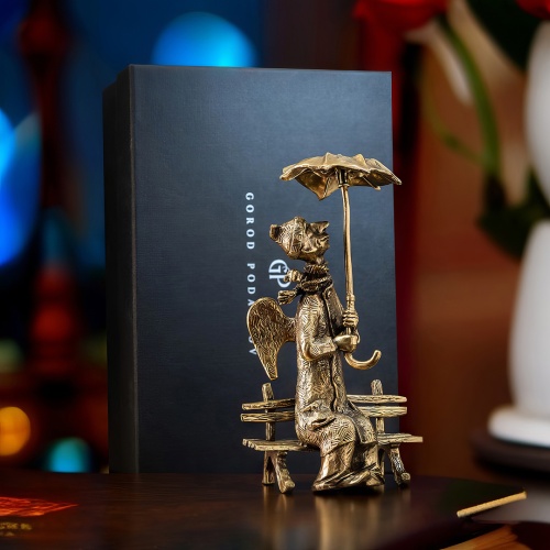 Статуэтка "Ангел с зонтом", в черной подарочной упаковке.