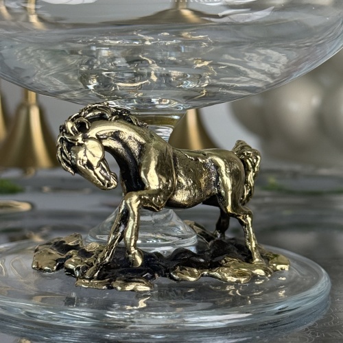 Набор из 2-х бокалов для коньяка со статуэткой Лошадь в черной подарочной коробке