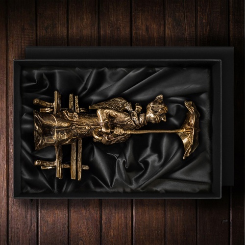 Статуэтка "Ангел с зонтом", в черной подарочной упаковке.