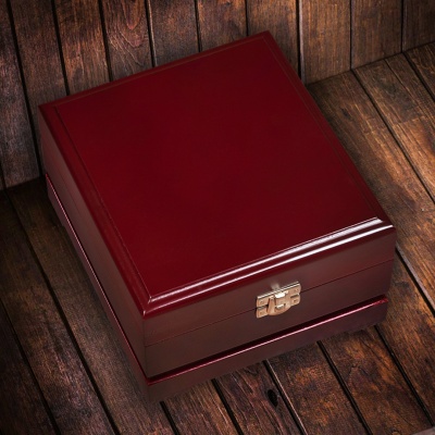 Подстаканник ручной работы "Змея", в шкатулке из массива