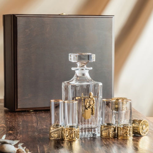 Набор Штоф "TImeless",накл."Строитель" латунь,новая,и 6 стопок патрон "Строитель", в дер.шк.