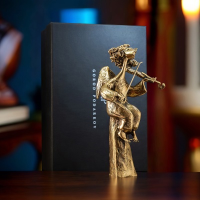 Статуэтка "Ангел со скрипкой", в черной подарочной упаковке.