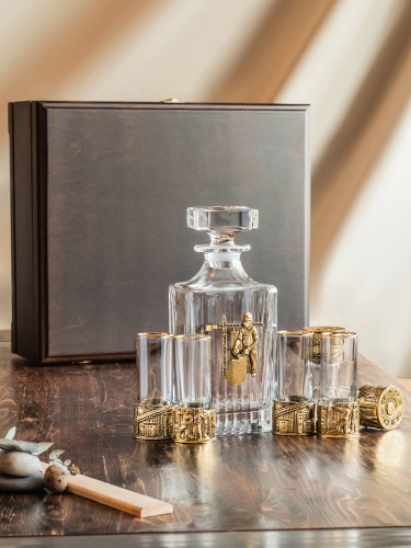 Набор Штоф "TImeless",накл."Строитель" латунь,новая,и 6 стопок патрон "Строитель", в дер.шк.