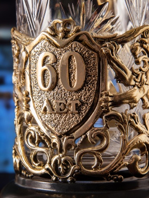 Подстаканник ручной работы С Юбилеем 60 лет в черной подарочной упаковке