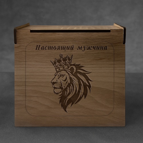 Ремень кожаный с гравировкой "Настоящий мужчина" в подарочной деревянной коробке