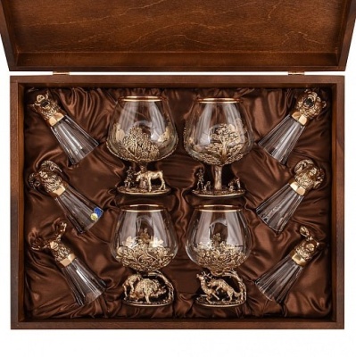 Набор из 4 -х бокалов для коньяка Охота и 6-ти стопок перевертышей в деревянной шкатулке