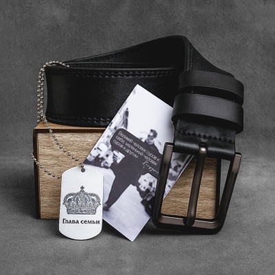 Ремень кожаный с гравировкой "Глава семьи" в подарочной деревянной коробке