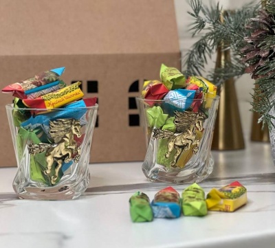 Набор из 2-х бокалов для виски с накладкой Огненный конь в подарочном Домике с конфетами