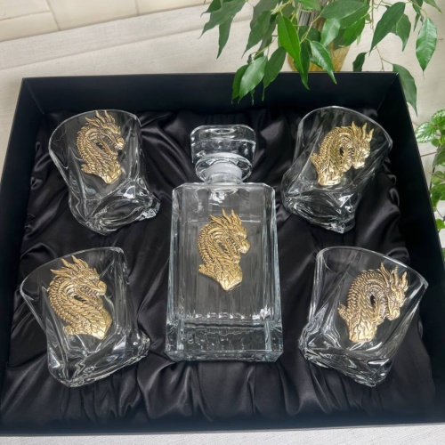 Набор со штофом Дракон: Штоф Таймлесс, 4 бокала для виски с накладками в черной коробке