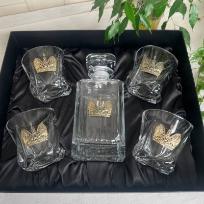 Набор со штофом Корона: Штоф Таймлесс, 4 бокала для виски с накладками в черной коробке