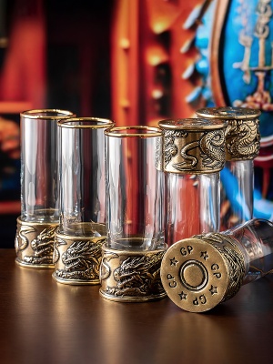 Набор 4 бокала для коньяка (Р) "Дракон на шаре",6 стопок патрон "Дракон", в деревянной шкатулке.