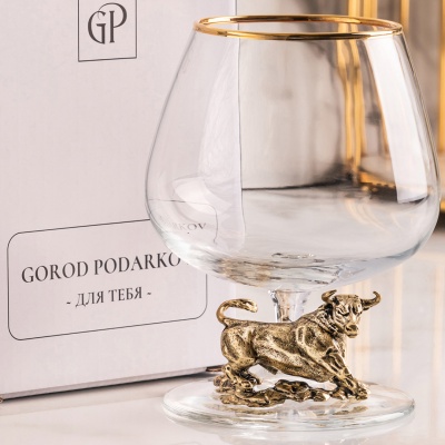 Подарочный бокал для коньяка "Бык" в картонной коробке
