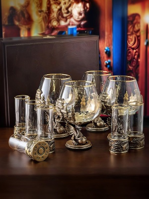 Набор 4 бокала для коньяка (Р) "Дракон на шаре",6 стопок патрон "Дракон", в деревянной шкатулке.