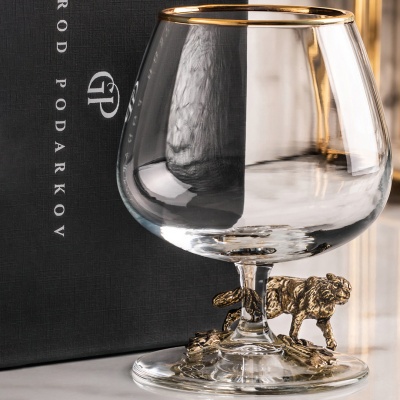Подарочный бокал для коньяка "Волк" в подарочной коробке