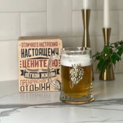 Кружка для пива с  накладкой Лев с короной в подарочной коробке