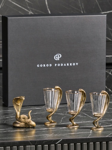 Набор 3 лафитника и статуэтка "Змея",  в коробке из дизайнерского картона