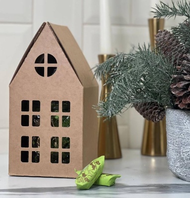 Набор Новогодний: шкатулка большая Лошадь в упаковке домик с конфетами