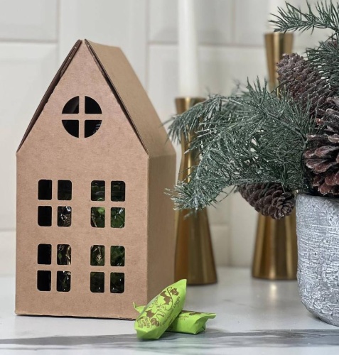 Набор Новогодний: шкатулка большая Лошадь в упаковке домик с конфетами