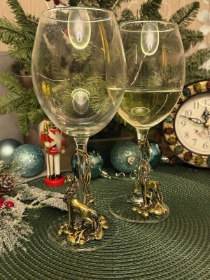 Набор бокалов для вина со статуэткой Лошадь в коробке с шелком