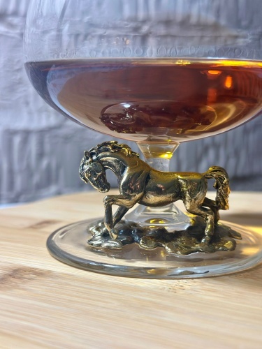 Бокал для коньяка символ года Лошадь в черной коробке