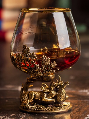 Бокал для коньяка Охота на Оленя 420 мл в подарочной коробке