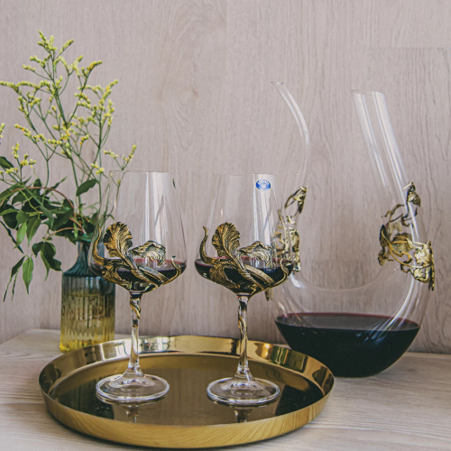 Подарочный набор из 2 бокалов для вина и декантера "Ирис" в подарочном чемодане