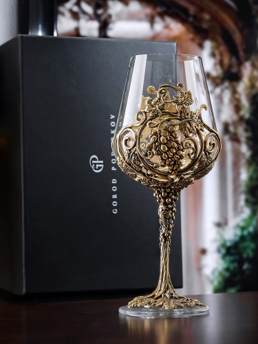 Бокал для вина "Лоза Роял",в черной подарочной упаковке.